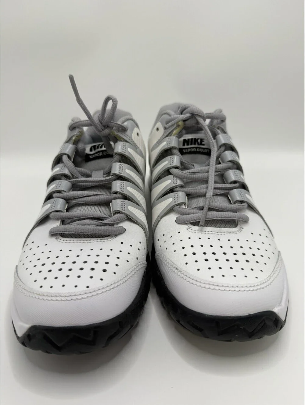 Nike Mens Size 7.5 Vapor Court 631703-101 White Gray Running Shoes Sneakers